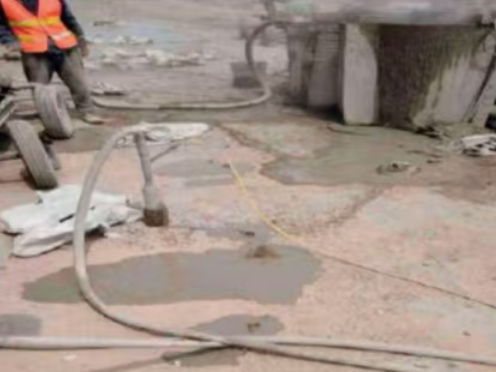 托克逊水泥混凝土路面板底注浆技术 路面脱空注浆整治方案